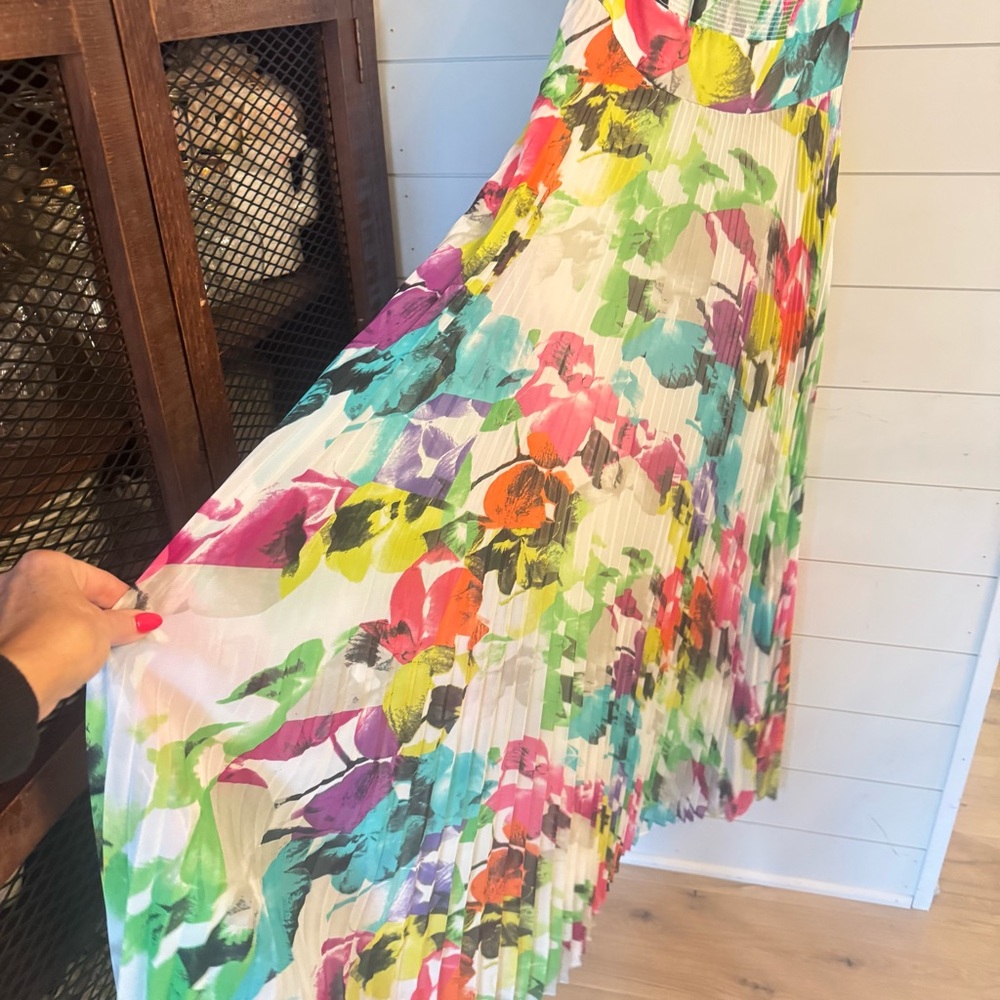 Eliza J Sz 6 Floral Maxi Halter Neck Dress. Pleated & beautiful! 🩷 - Picture 8 of 9